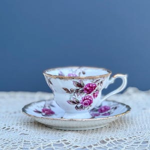 Taza de té y platillo vintage con rosas / Hecho en Japón