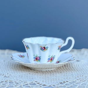 Tazza da tè e piattino in porcellana Bone China Heritage / Prodotto in Inghilterra / Tazza floreale vintage
