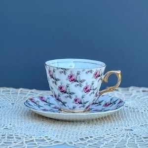Taza de té y platillo vintage con rosas / Hecho en Japón