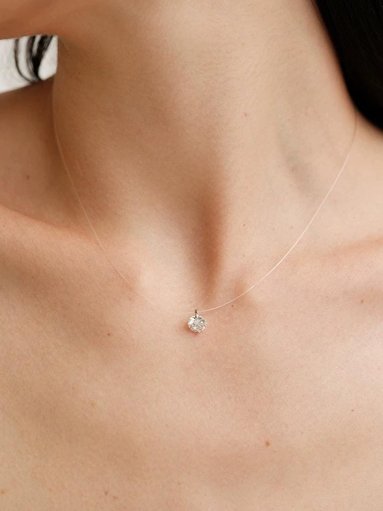 Ciondolo a stella PANDORA: scintillio, eleganza e lusso con zirconi e Ciondolo a stella PANDORA: scintillio, eleganza e lusso con zirconi e