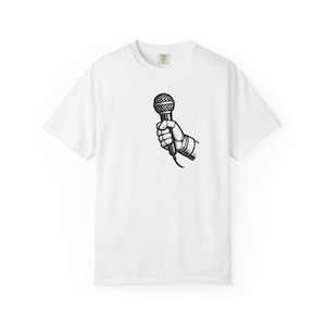 Microphone Hand T-Shirt, Music Lover Gift, Concert Apparel, Unisex T-Shirt, Singer Merchandise, Casual Wear, Gift for Him