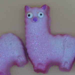 Llama Drama Bath Bombs: Glittery Cotton Tree Scent