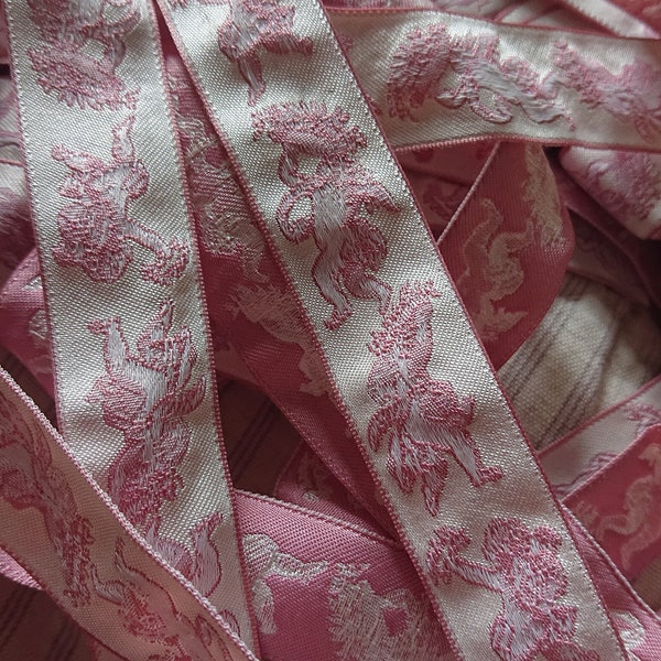 5 metres of gorgeous vintage French ribbon trim with cherub vignettes