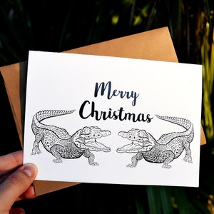 Tarjeta navideña con motivo de caimán. Caimán. Florida. Ilustración dibujada a mano. Juego de 3. 5 x 7.