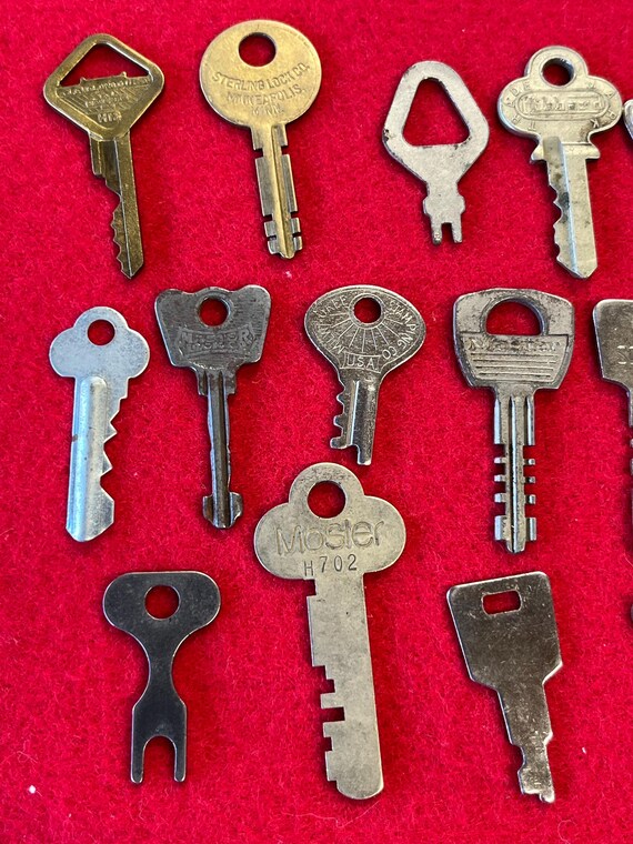 Collection of Vintage Random Unusual Keys - image 2