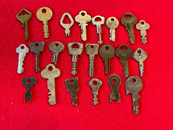 Collection of Vintage Random Unusual Keys - image 1