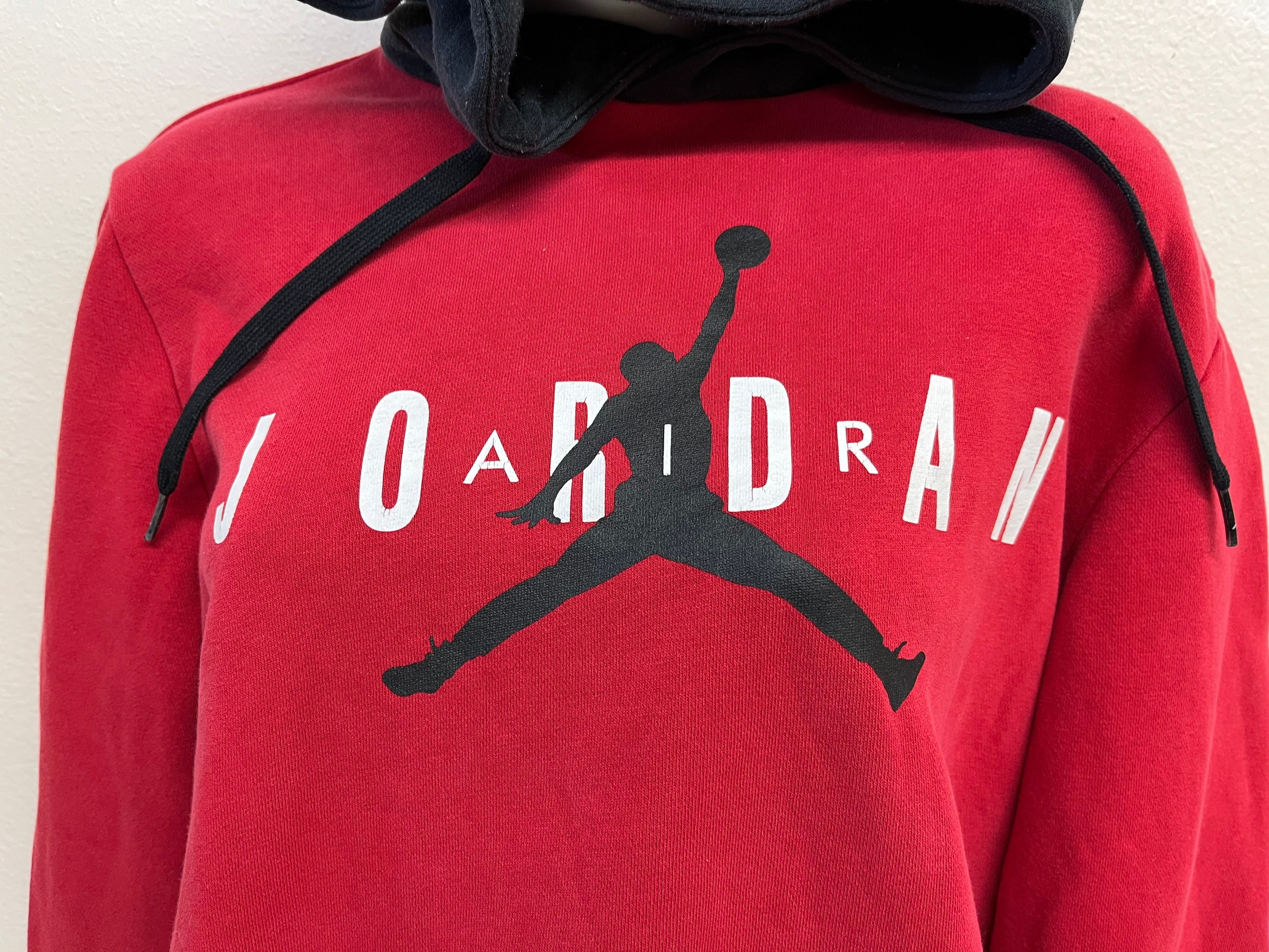 sudadera JORDAN bordada con capucha roja