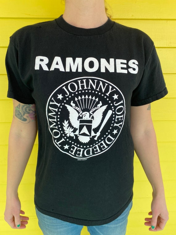 Vintage 1999 Ramones Classic Graphic Tee Faded and