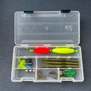 Beginner bass fishing tackle boxes that are inexpensive but have great quality. Great fishing gift for kids or adults.