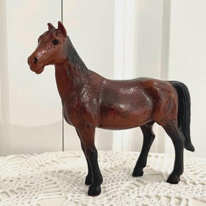 RARO cavalo baio Schleich pintado à mão, vintage, da década de 1980, fabricado na Alemanha Ocidental