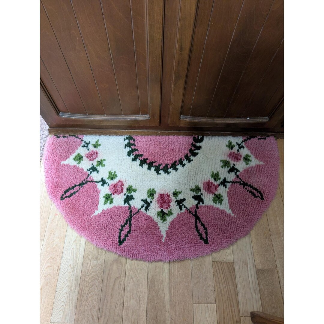 Vtg Latch Hook Rug Semi Circle Shag Rug Floral Cottagecore Shabby Chic ...