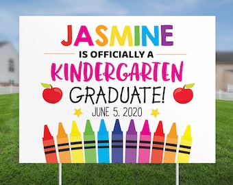 Bearbeitbares Kindergarten-Abschluss-Zeichen, Quarantäne-Zeichen, druckbares Rasen-Zeichen, Grundschul-Abschluss-Zeichen, Klasse von 2023, Mädchen