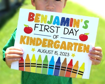 Editable First Day of School sign, Crayon Printable sign, personalized sign, Back to school sign, Kindergarten sign, elementary, photo prop