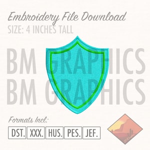 Puede incluir: Un archivo de bordado descargable con un diseño de escudo turquesa con contorno verde y el texto «GRAPHICS». Mide 10,16 cm de alto. Incluye formatos DST, XXX, HUS, PES, JEF.