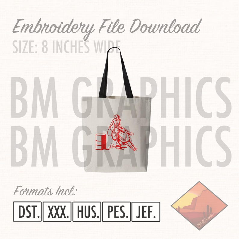 Op de afbeelding: Een witte tote bag met een zwarte handvat en een rode afbeelding van een vrouw die een paard om een vat rijdt. De tekst "BM GRAPHICS" is op de tas gedrukt. De tas is 20,3 cm breed. De tekst "Formats Incl: DST. XXX. HUS. PES. JEF." is onder de tas gedrukt.