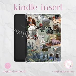 Puede incluir: Una taza de cerámica blanca con un asa negra y el texto "But First, Coffee" en negrita negra. La taza se encuentra sobre un fondo borroso, sugiriendo un ambiente acogedor.