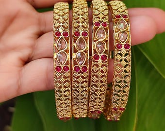 Brazaletes indios chapados en oro: pulsera Kada de uso diario