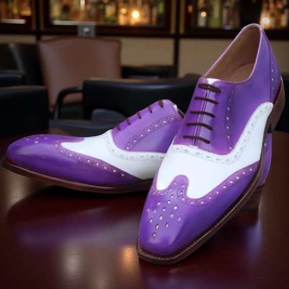 Zapatos oxford formales de vestir morados y blancos de cuero