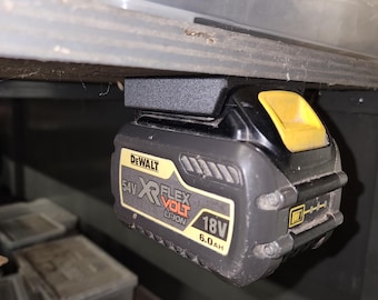3D-utskriven Dewalt-batterivägghållare (platt)