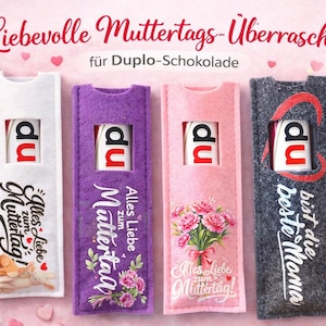 Könnte beinhalten: Vier dekorative Filzhüllen für Duplo-Schokoriegel, jede mit einem anderen Design und Text. Die Hüllen sind weiß, lila, rosa und grau, mit floralen und Herz-Akzenten. Der Text enthält "Alles Liebe zum Muttertag!" und "bist die beste Mama."