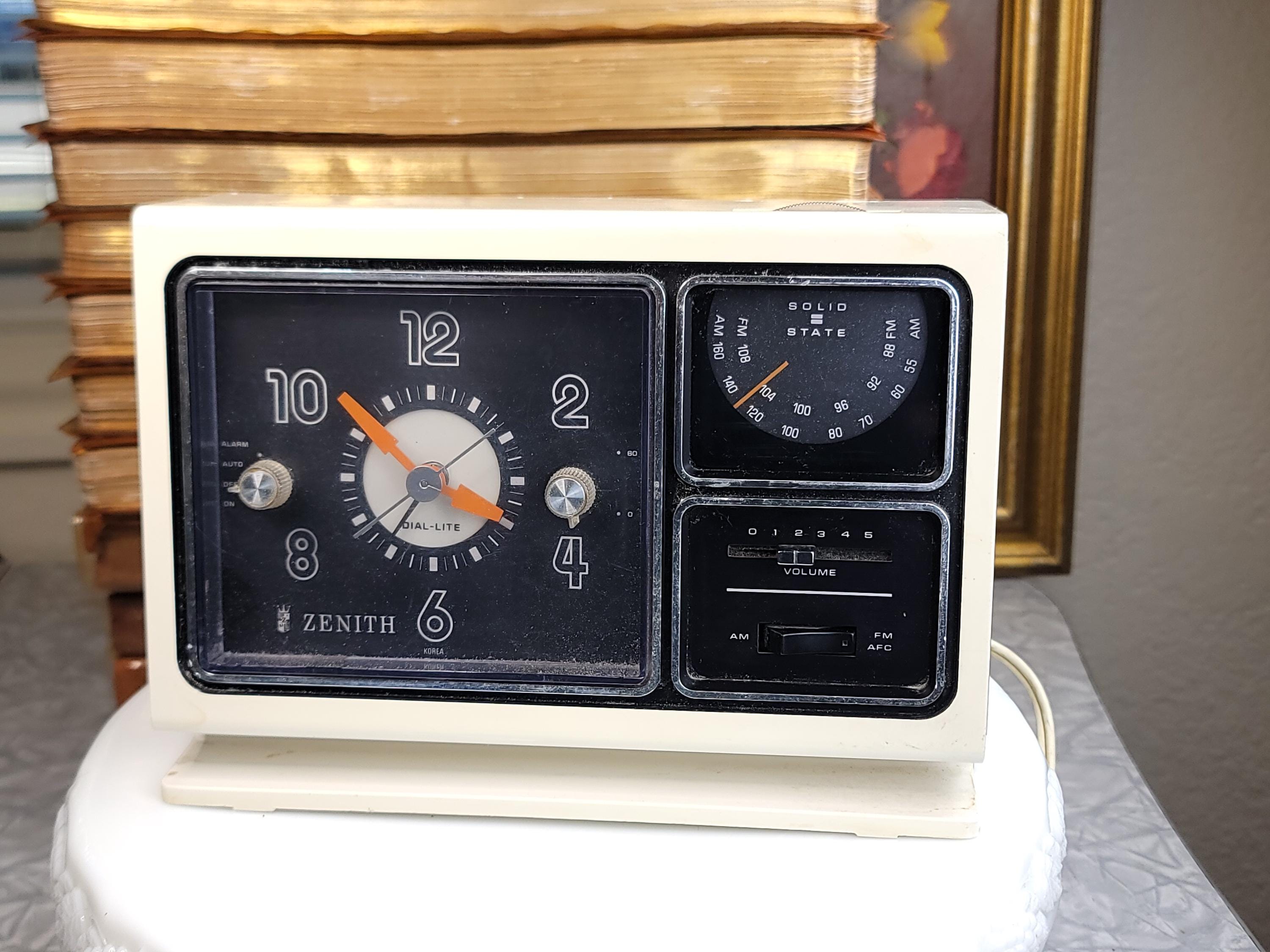 ビンテージ　米国ゼニス社　サイドポスチャーテーブル　貴重品 Zenith Dial Radio - Etsy