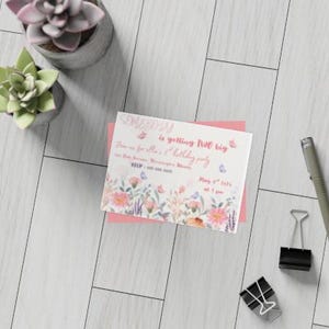 Cartão postal de convite de aniversário para crianças de 2 anos