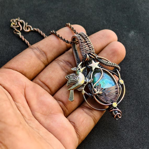 Blue Flash Labradorite Pendant Necklace, Copper Wire Wrapped Gemstone Jewelry, Handmade Boho Crystal Necklace 5.6cm