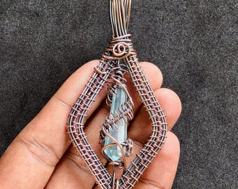 Collar con colgante de aguamarina envuelto en alambre de cobre, joyería de piedras preciosas azules, regalo de piedra natal de marzo, collar bohemio de cristal curativo
