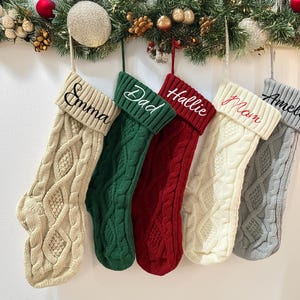 Anpassade broderade namnjulstrumpor, personliga familjejulstrumpor, julklappar, 2026 plyschstickade strumpor.
