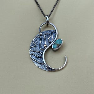 Colar Lua Crescente de Prata de Lei: Pingente Boho com Pedras Preciosas Turquesa