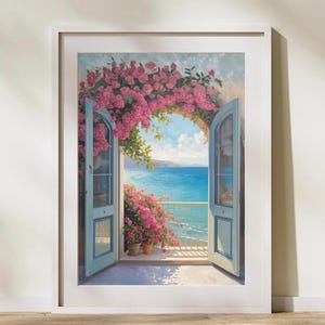 Könnte beinhalten: Ein gerahmter Kunstdruck, der ein offenes hellblaues Doppeltür-Motiv mit Blick auf das blaue Meer unter einem hellen Himmel zeigt. Leuchtend rosa Blumen ranken über den Torbogen, während Topfpflanzen auf dem Balkonboden zu sehen sind.