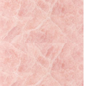 Puede incluir: Primer plano de una superficie de mármol rosa. La piedra tiene un color base rosa claro con vetas rosas más oscuras. La textura es suave con sutiles variaciones de tono, creando una apariencia natural y elegante. El efecto general es de lujo y sofisticación.