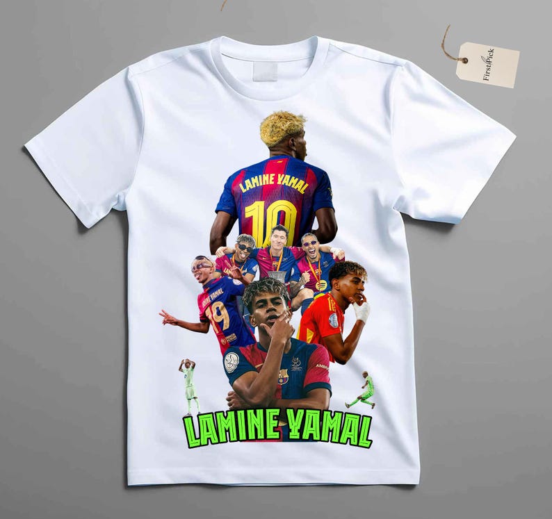 K&ouml;nnte beinhalten: Wei&szlig;es T-Shirt mit einer Grafik des Fu&szlig;ballspielers Lamine Yamal und anderer Spieler. Das Design enth&auml;lt den Namen des Spielers und die Trikotnummer 10. Das Shirt hat einen Rundhalsausschnitt und kurze &Auml;rmel.