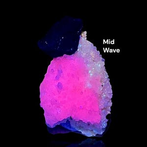 37 gramos de hermoso cristal de lazurita azul real fluorescente natural sobre matriz (muestra de Afganistán)