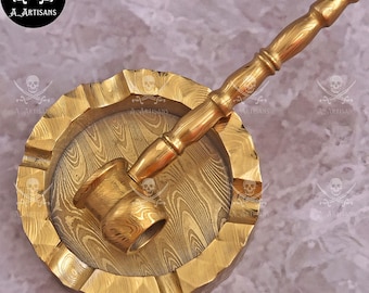 Gouden asbak en rookpijp van damaststaal | Luxe metalen pijp | Unieke sigarenasbak | Cadeau voor bruidegom | Ambachtelijke decoratie