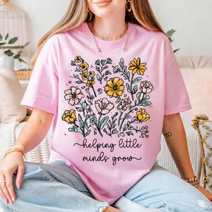 Enseignant des fleurs sauvages PNG, aider les petits esprits à grandir PNG, enseignant Boho Flowers PNG, appréciation de l'enseignant, sublimation de l'enseignant, enseignant PNG.