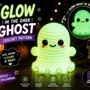 Może przedstawiać: Wzór szydełkowy na świecącego w ciemności ducha. Obraz zawiera tekst GLOW IN THE DARK GHOST CROCHET PATTERN, CUTE, SPOOKY & GLOWS AT NIGHT! oraz PERFECT FOR HALLOWEEN!. Przedstawia jasnego, zielonego ducha z czarnymi oczami.