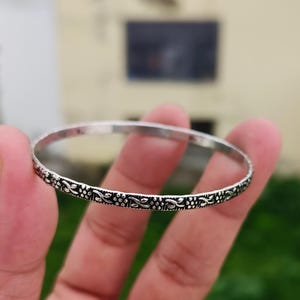 Schmaler Blumen 925 Sterling Silber Armreif, oxidiertes Boho Manschettenarmband, handgemachter Vintage-Schmuck für Frauen, Geschenk für sie