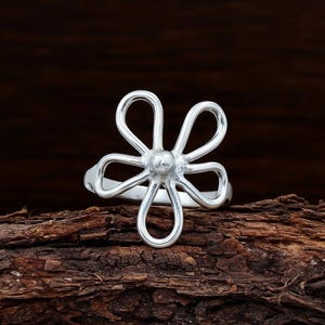 Single Flower Silver Ring | Flower Ring | Minimalist Ring | Dainty Ring | Promise Ring | Stacking Flower Ring | Statement Ring | Women Ring