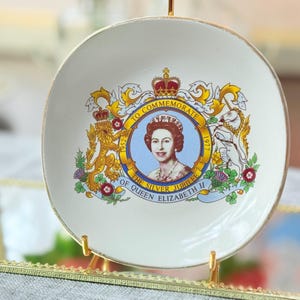 1977 Queen Elizabeth II Silver Jubilee Plate – Weatherby Falcon Ware, Royal Commemorative England Dish, Vintage Royal Memorabilia