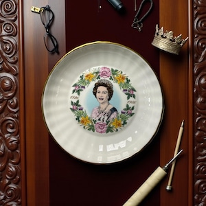 Coalport Queen Elizabeth II 60th Birthday Commemorative Dish – 1986 – Fine Bone China, England – Royal Portrait Plate, 4.5”