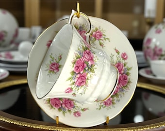 Vintage Paragon Fine Bone China Teacup & Saucer: Pink Roses, Gold Trim