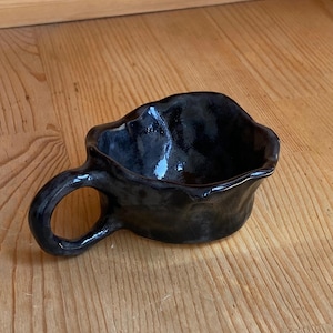 Taza de café de cerámica a rayas hecha a mano: taza de espresso única de gres