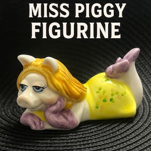 Vintage Miss Piggy Ceramic Figurine Reclining Pose in Yellow Dress – Muppets Collectible Home Décor Gift for Disney & Jim Henson Fans