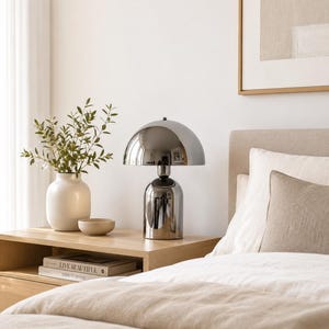 Chromen paddenstoel tafellamp, moderne nachtlamp, koepellamp in mid-century stijl, metalen nachtlampje, minimalistische slaapkamerdecoratie, designaccentlamp