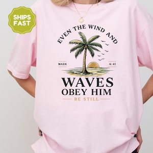 Wellen gehorchen ihm Palme Christian T-Shirt Strand Glaube Tee Mark 4 41 Schrift Komfort Farben Sommer Christian Geschenk Unisex