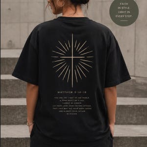 Comfort Colors Light Carrier kristen t-shirt med Matteus 5:14 Skriftlig tro Streetwear korsgrafik minimalistisk kristen ryggtryck t-shirt