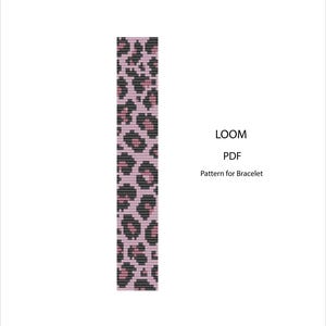 Può includere: Un modello per telaio per un braccialetto con un motivo leopardato rosa e nero. Il testo sull'immagine recita "LOOM PDF Pattern for Bracelet."