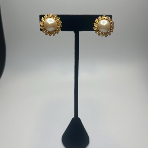 Vintage Richelieu gold tone pearl and faux diamon… - image 2