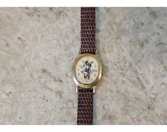Reloj Disney Minnie Mouse con correa de cuero marrón, pequeño, elegante y vintage.